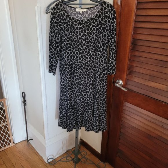 Black and White Dress - Picture 4 of 4